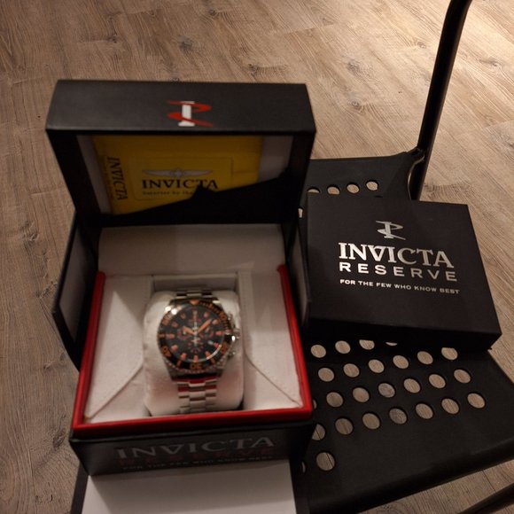 Invicta reserve quartz chronograph watch - Picture 4 of 11